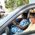 कोलकाता ने खोले समानता के नए द्वार: ट्रांसजेंडर समुदाय के लिए देश का पहला ड्राइविंग स्कूल
