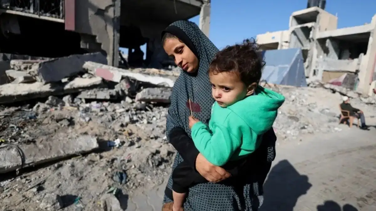 संयुक्त राष्ट्र के मुताबिक़ ग़ज़ा की 90% आबादी यानी 19 लाख लोग विस्थापित हो चुके हैं