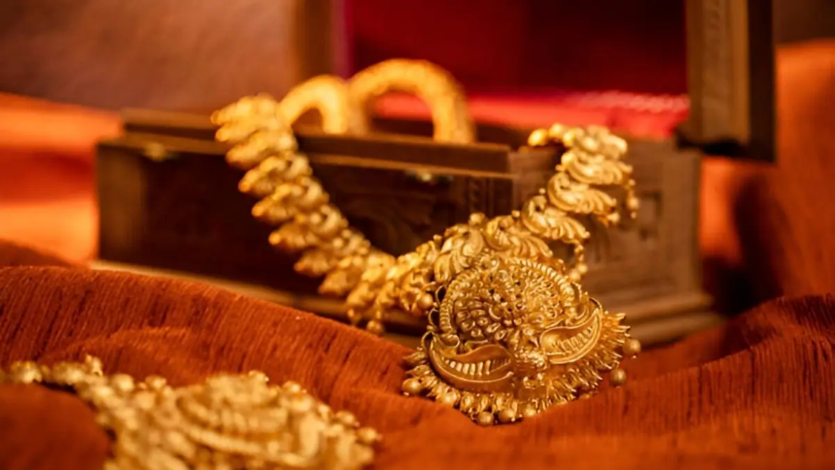 Gold-Silver Price Today: सोना फिर हुआ सस्ता! लखनऊ से वाराणसी तक गिरी कीमत, चांदी के रेट में नहीं बदला
