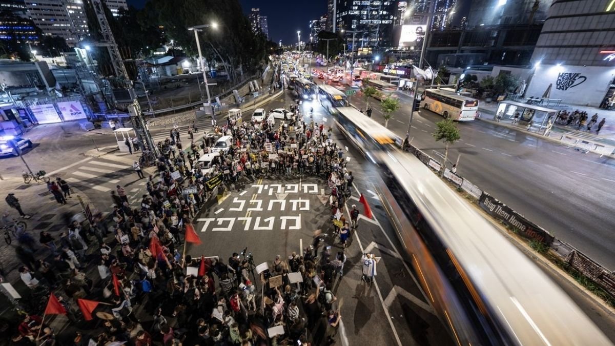 ग़ज़ा युद्ध के खिलाफ इस महीने की शुरुआत में लाखों लोग तेल अवीव की सड़कों पर उतरे थे