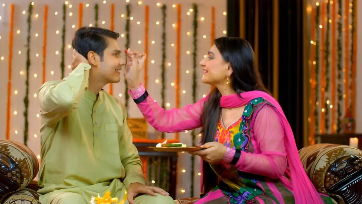 रक्षाबंधन 2025: 7 घंटे 37 मिनट का शुभ मुहूर्त, जानें राखी बांधने की विधि और मंत्र