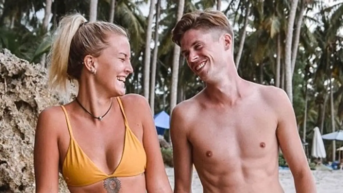 चार्ली अपनी पूर्व साथी के साथ यात्रा करते हुए। Pic: Charlie Pauly