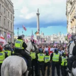 1.10 लाख लोगों का लंदन में कब्जा,एलन मस्क और ज़ेमूर ने भड़काया जमावड़ा,पुलिस पर बोतलें और मुक्के