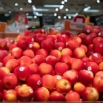 फलों पर क्यों लगे होते हैं स्टिकर? 90% लोग नहीं जानते इन कोड्स का असली मतलब!