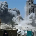 गाजा में 15-मंजिला टावर ध्वस्त: इजरायली जेट्स का हमला, ‘पलक झपकते’ वीडियो में कैद