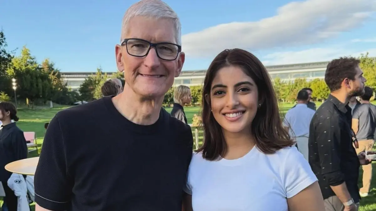 iPhone 17 लॉन्च से पहले Navya Nanda की Apple Park में Tim Cook से मुलाकात, सोशल मीडिया पर वायरल तस्वीरें