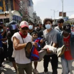 नेपाल में बवाल: संसद में घुसे प्रदर्शनकारी, पुलिस फायरिंग में 16 की मौत, कर्फ्यू लागू