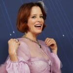 Emmys 2025 में Parker Posey ने पहना 45-कैरेट एमराल्ड! लैवेंडर Valentino गाउन में Sabyasachi ज्वेलरी की ऐसी चमक कि सब देखते रह गए