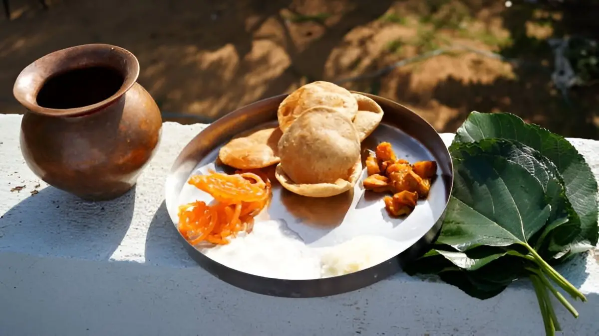 श्राद्ध 2025: इन 7 दानों से पितरों की कृपा और घर में बरसेगी खुशहाली? जानें सही तरीका