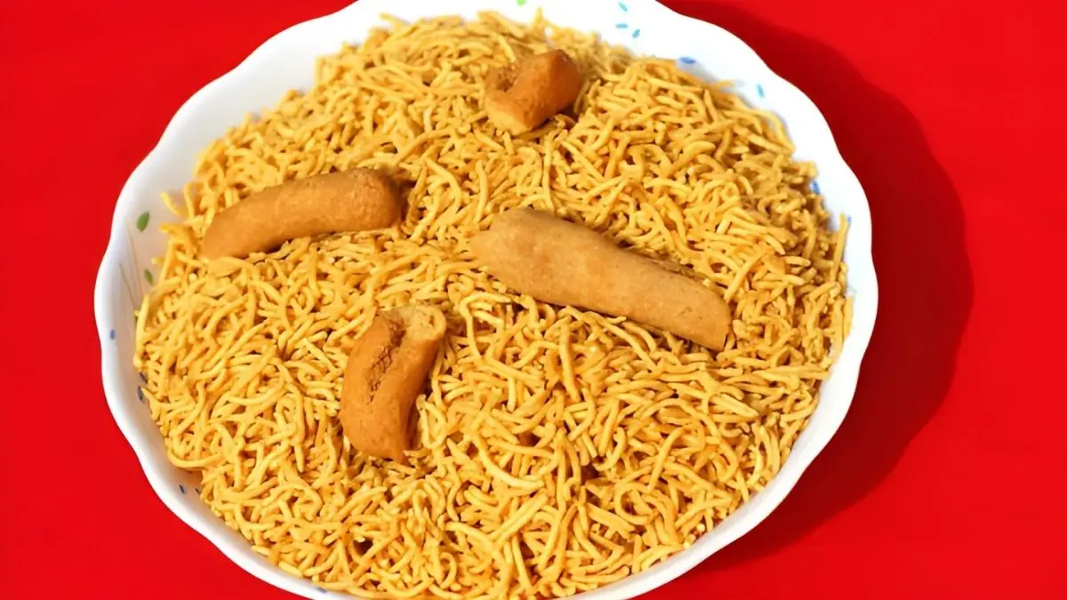 सावधान! ये 5 भारतीय फूड्स बना सकते हैं डायबिटीज़, हार्ट अटैक और मोटापे का कारण भुजिया – चाय का साथी, बीमारियों का दुश्मन