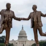 कैपिटल हिल के पास लगी डोनाल्ड ट्रंप और दोषी सेक्स अपराधी जेफ्री एपस्टीन की 12 फुट ऊंची मूर्ति, देखकर दंग रह गए लोग! कैपिटल हिल के पास लगी डोनाल्ड ट्रंप और दोषी सेक्स अपराधी जेफ्री एपस्टीन की 12 फुट ऊंची मूर्ति, देखकर दंग रह गए लोग!