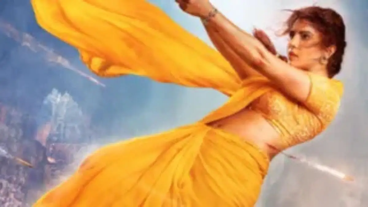 ग्लोबट्रॉटर से प्रियंका का धमाकेदार फर्स्ट लुक जारी! फैन्स बोले— “किलर अवतार!”