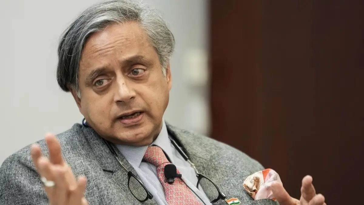 बिहार चुनाव में शशि थरूर का ‘वंशवाद’ वार! कांग्रेस पर बढ़ा दबाव, जानें क्या बोले