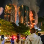 ताइ पो में भीषण आग: 13 की मौत, 30 घायल — बंगले जलते-जलते खंडहर, 767 दमकलकर्मी तैनात