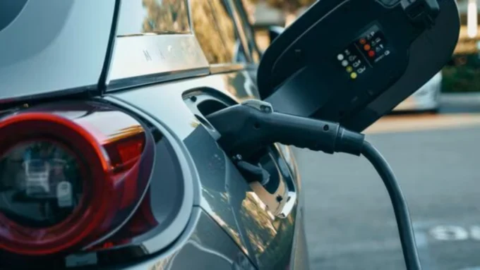india-ev-charging-stations-growth-2025-petrol-pumps