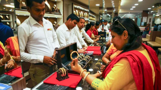 gold-silver-price-today-6-january-2026-massive-jump-silver-rates-hindi